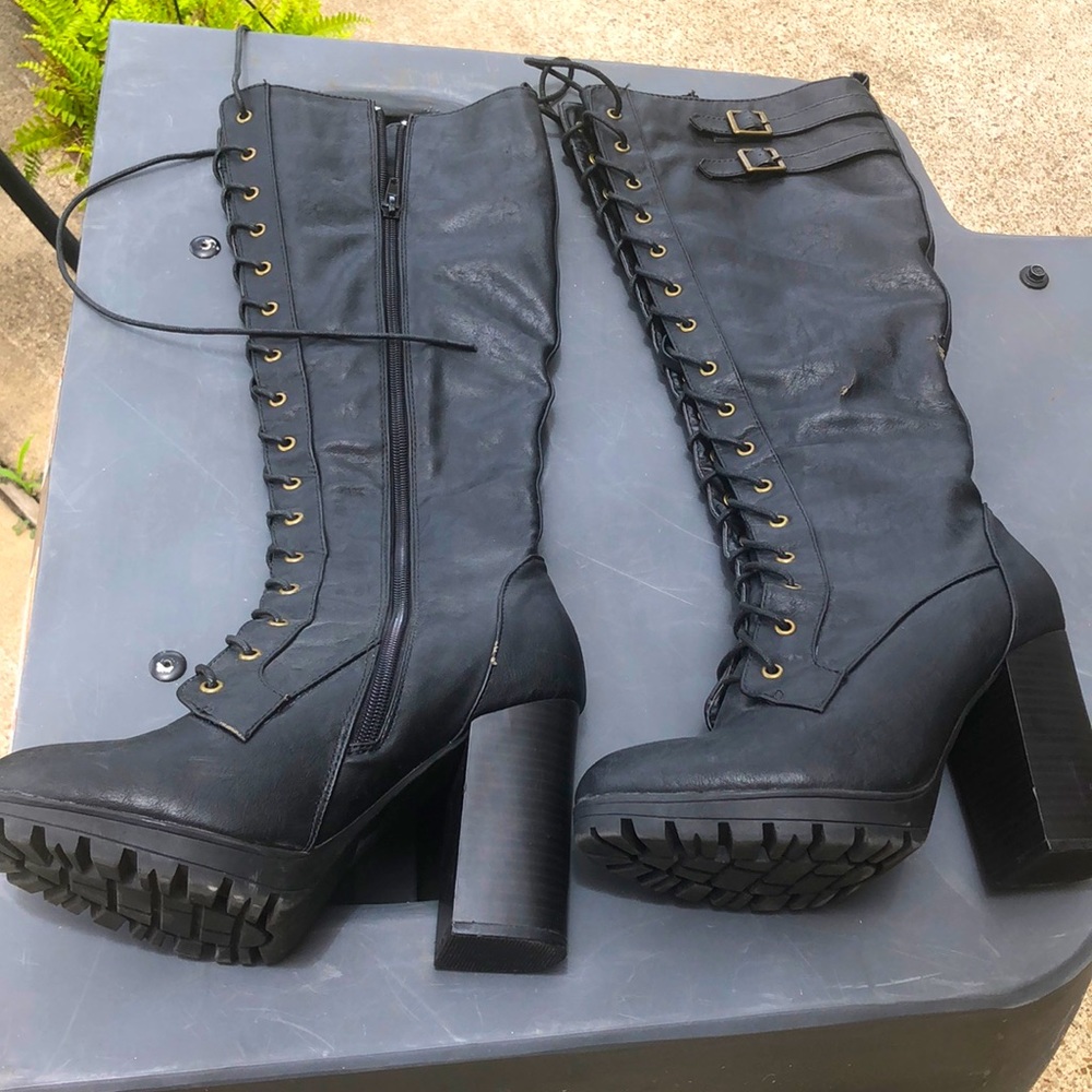 Black heeled boots